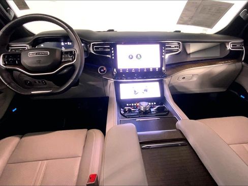 Used 2025 Jeep Grand Wagoneer 4WD image 15