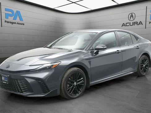 Used 2025 Toyota Camry SE w/ Convenience Package image 1