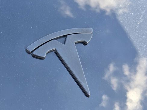 Used 2023 Tesla Model Y Performance image 32