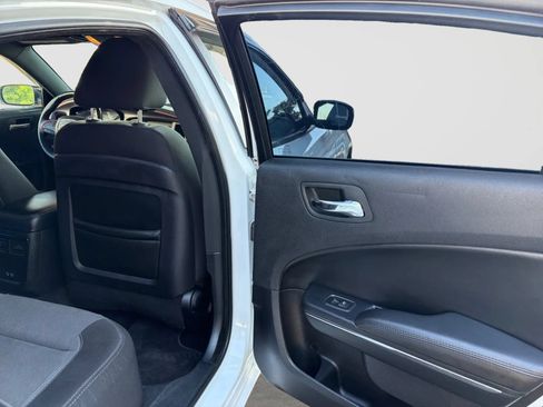 Used 2018 Dodge Charger SXT w/ Blacktop Package RWD image 18