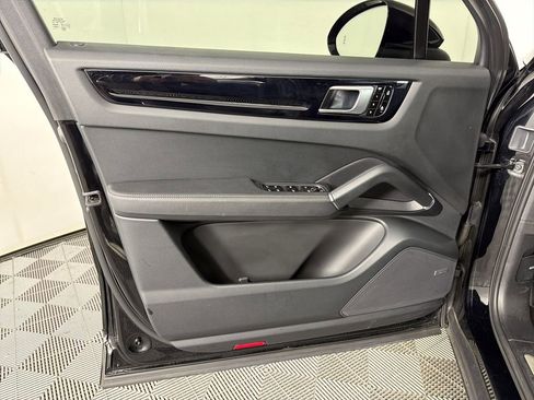 Used 2020 Porsche Cayenne Base image 10