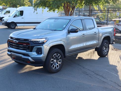 Used 2024 Chevrolet Colorado Z71 w/ Z71 Convenience Package 2 AWD/4WD image 5