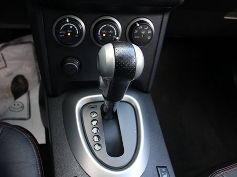 Used 2010 Chevrolet Traverse LTZ AWD/4WD image 8
