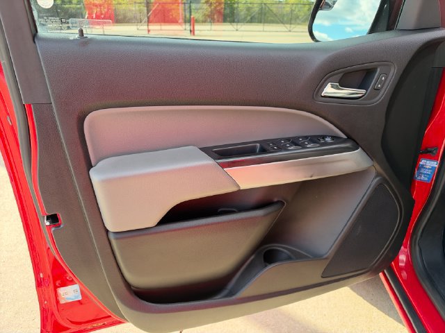 Used 2018 Chevrolet Colorado LT w/ LT Convenience Package RWD image 12
