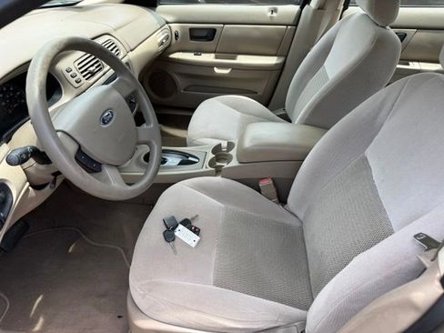 Used 2004 Ford Taurus SE FWD image 10