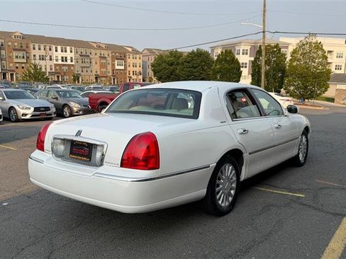 Used 2003 Lincoln Town Car Executive RWD image 11