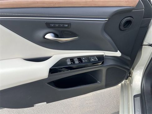 Used 2025 Lexus ES 350 w/ Premium Package image 11