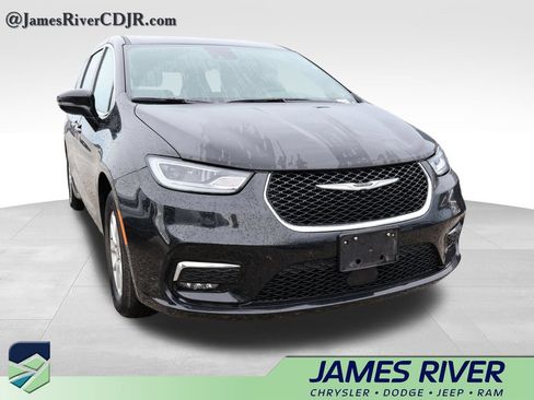 Used 2025 Chrysler Pacifica Select FWD image 9
