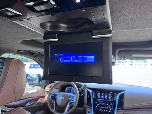 Used 2017 Cadillac Escalade Platinum AWD/4WD image 25