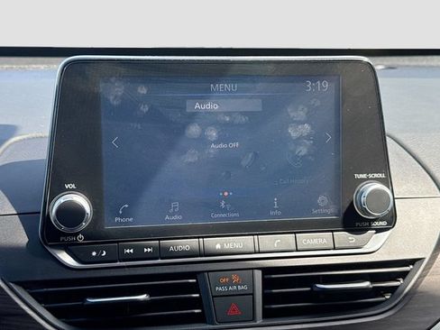 Used 2024 Nissan Altima 2.5 SV FWD image 14