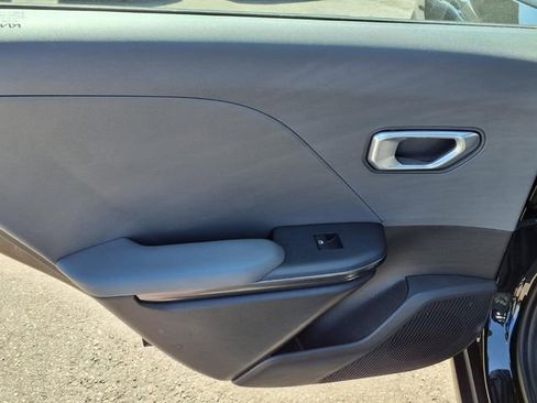 Used 2025 Kia K4 LXS image 8