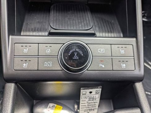 Used 2024 Hyundai Kona Limited AWD/4WD image 29
