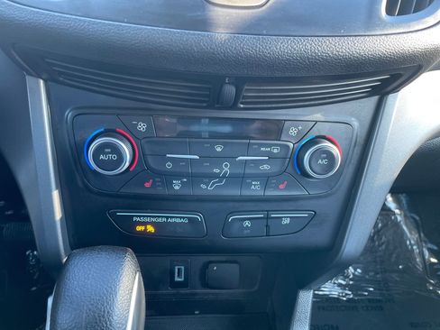 Used 2018 Ford Escape SE image 19