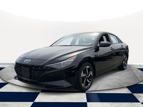 Used 2023 Hyundai Elantra SEL w/ Convenience Package image 2