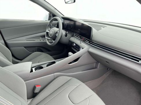 Used 2024 Hyundai Elantra SEL w/ Convenience Package FWD image 24