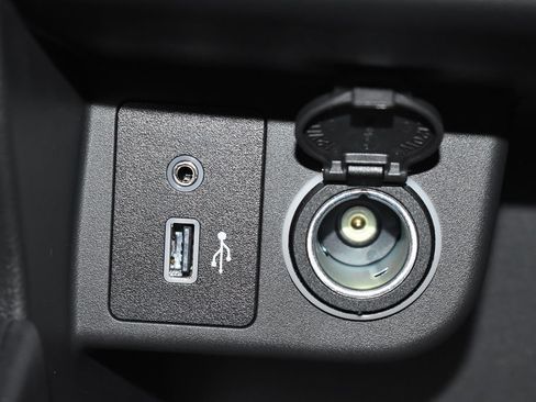 Certified 2025 Nissan Kicks Play S FWD image 21
