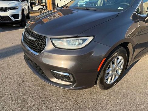 Used 2023 Chrysler Pacifica Touring-L image 50