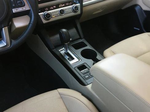 Used 2017 Subaru Outback 2.5i Limited image 19