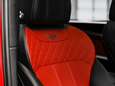 Used 2019 Bentley Bentayga image 50