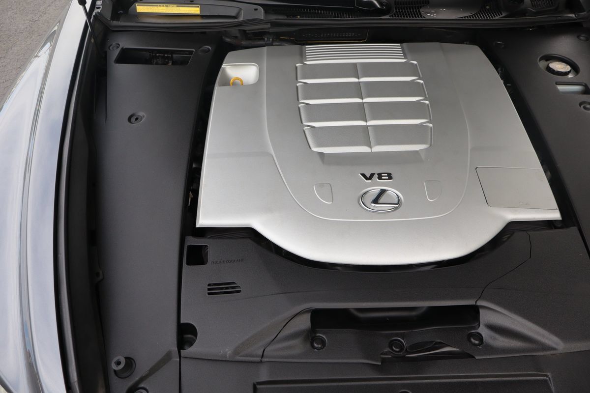 Used 2014 Lexus LS 460 AWD w/ Comfort Package image 39