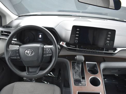 Used 2024 Toyota Sienna LE image 13