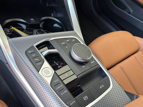 Used 2025 BMW M440i Convertible w/ Premium Package image 19