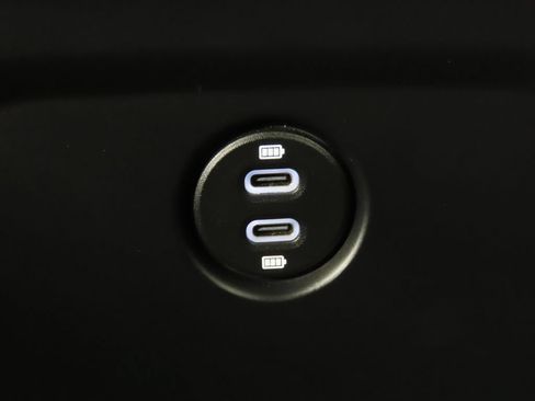 Certified 2026 Porsche Macan AWD/4WD image 34
