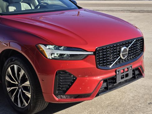 Used 2023 Volvo XC60 B5 Plus w/ Climate Package image 11