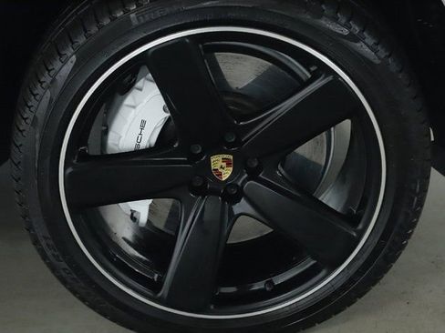 Used 2021 Porsche Macan Turbo image 38