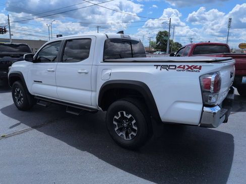 Used 2021 Toyota Tacoma TRD Off-Road AWD/4WD image 3