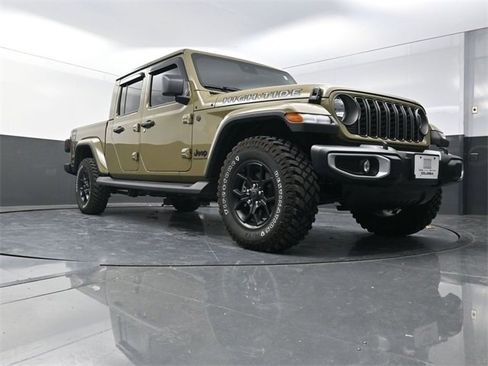 Used 2025 Jeep Gladiator Sport image 17
