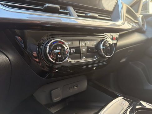 New 2026 Chevrolet Trax ACTIV w/ Sunroof Package FWD image 15