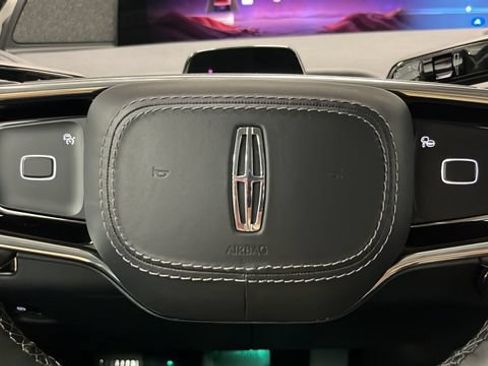 Used 2025 Lincoln Navigator L Reserve AWD/4WD image 16