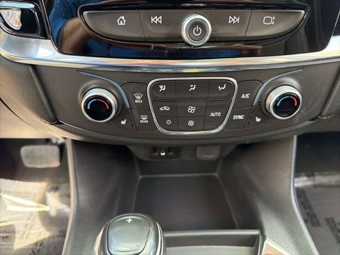Used 2018 Chevrolet Traverse LT AWD/4WD image 17