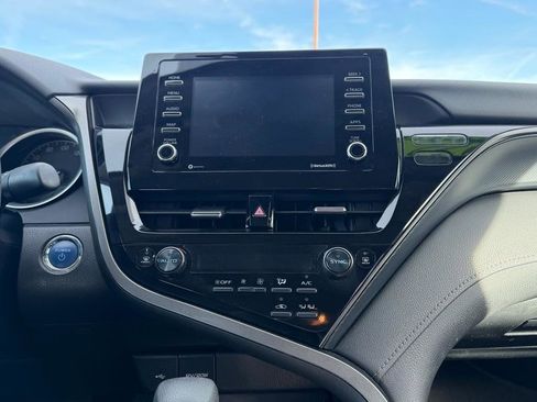 Used 2022 Toyota Camry LE image 14