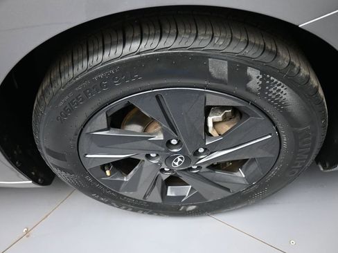Certified 2023 Hyundai Elantra SEL w/ Preferred Accessory Package FWD image 13