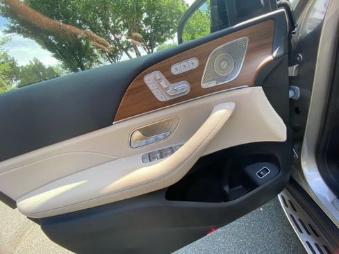 Used 2022 Mercedes-Benz GLS 450 4MATIC image 32