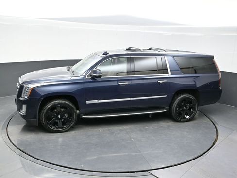 Used 2019 Cadillac Escalade ESV Luxury image 38
