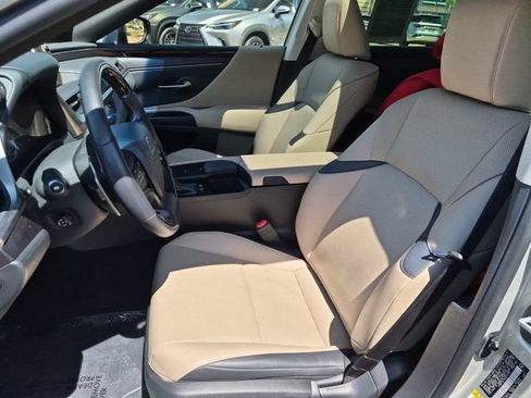 Used 2019 Lexus ES 300h w/ Premium Package FWD image 11
