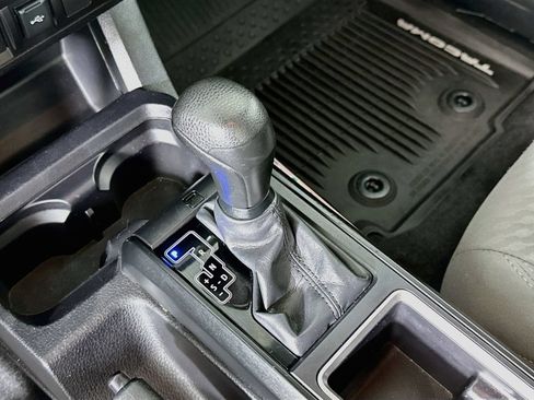 Certified 2020 Toyota Tacoma SR w/ SR Convenience Package AWD/4WD image 17