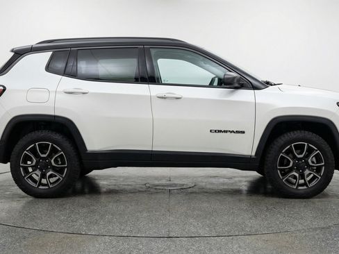 Used 2025 Jeep Compass Trailhawk AWD/4WD image 11