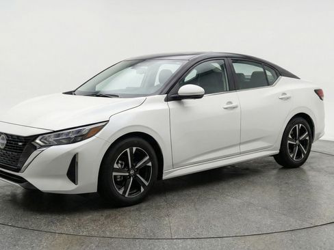 Used 2025 Nissan Sentra SV image 3