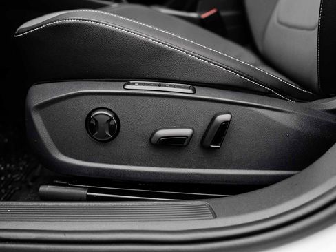 New 2026 Volkswagen Jetta SEL image 12