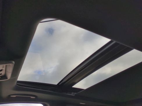 Used 2021 Nissan Titan Platinum Reserve w/ Moonroof Package image 18