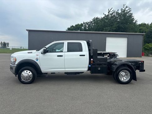 Used 2024 RAM 5500 Tradesman w/ Chrome Appearance Group AWD/4WD image 6