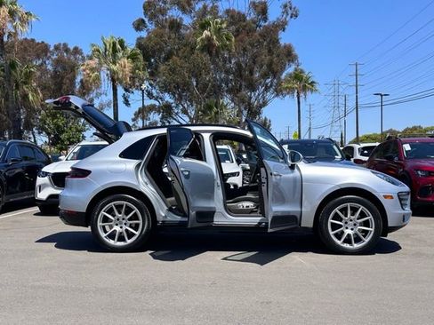 Used 2017 Porsche Macan AWD/4WD image 29