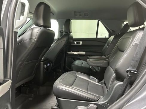 Used 2022 Ford Explorer XLT w/ Equipment Group 202A image 12