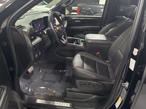 Used 2025 Chevrolet Suburban Z71 image 24
