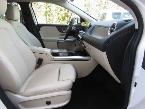 Certified 2023 Mercedes-Benz GLA 250 4MATIC w/ Premium Package image 18