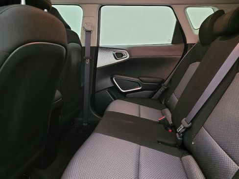 Used 2023 Kia Soul LX image 18